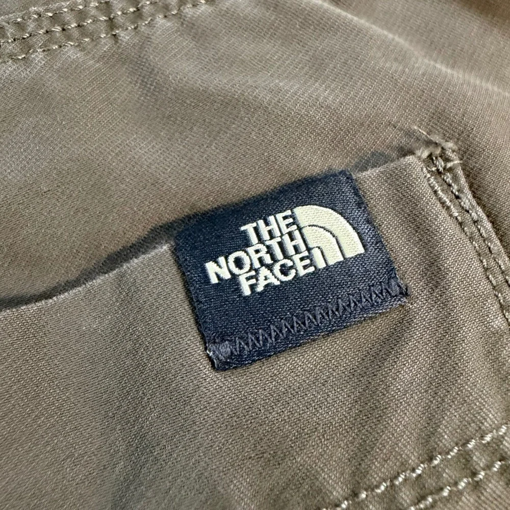 The North Face Mens 40 Olive Green Hiking Shorts Cotton Nylon Blend Outdoor